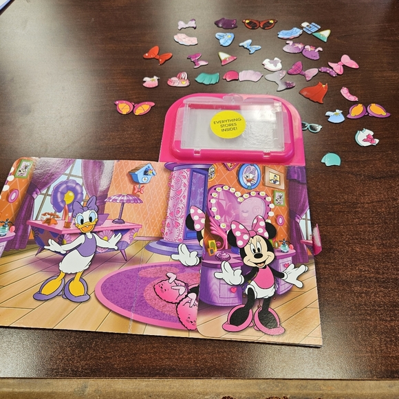 Minnie Mouse Magnetic Book and Storage 31 Magnets - Picture 4 of 5